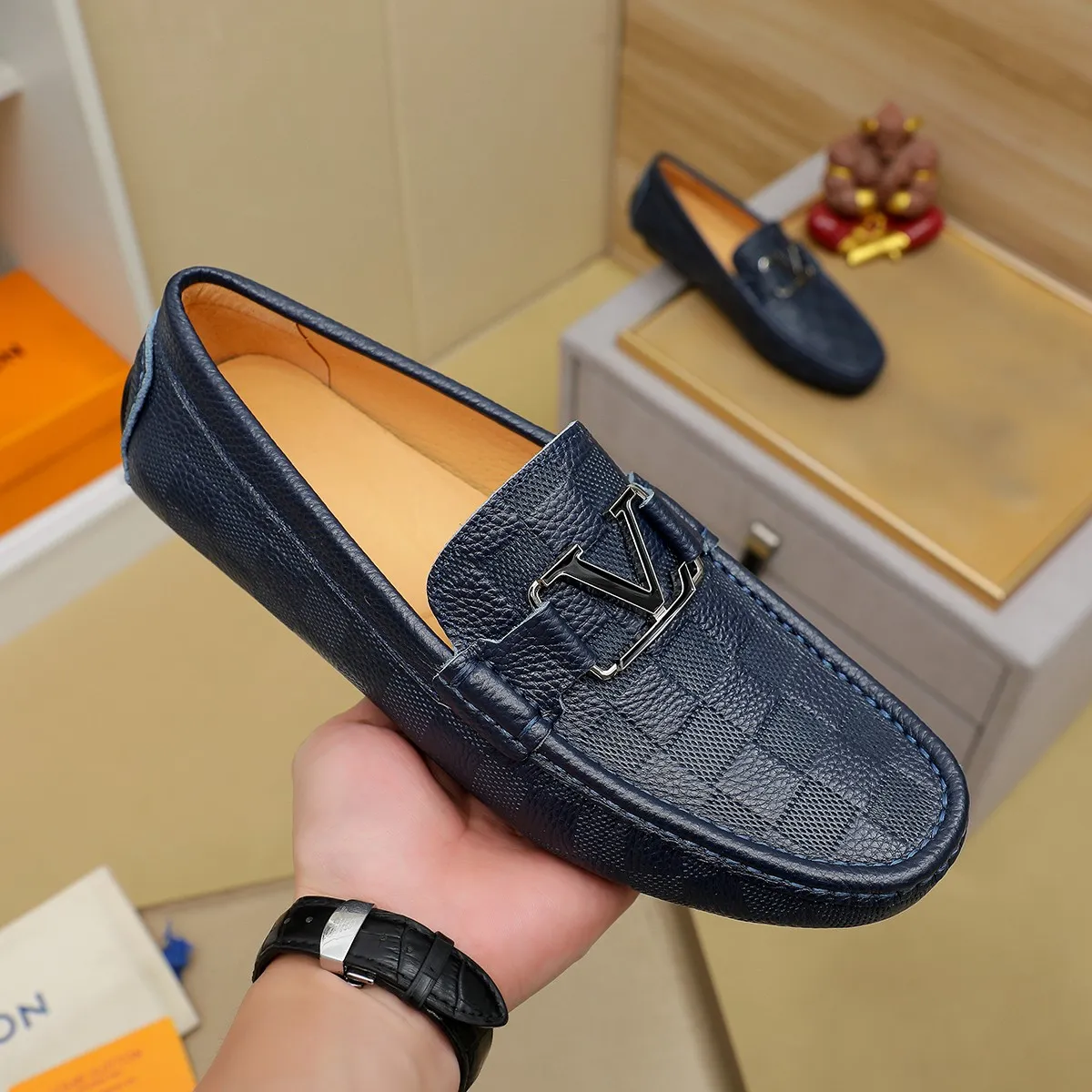 Men's shoes 💰360 💰 LV Louis Vuitton's top-quality Peaches men's shoes 💯Original copy of the official website, the upper is made of imported official website 1:1 material ❌Italian 🇮🇹 cowhide surface, imported pigskin lining. It’s definitely not made with ordinary craftsmanship, it’s the model used by celebrities! The factory’s craftsmanship is designed to create the most perfect shoes for trendy men! Colors available! 38-44 yards